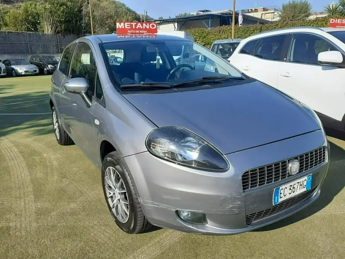 Usata Fiat Grande Punto Active 69 CV (50 kW) 2010 Argento Utilitaria
