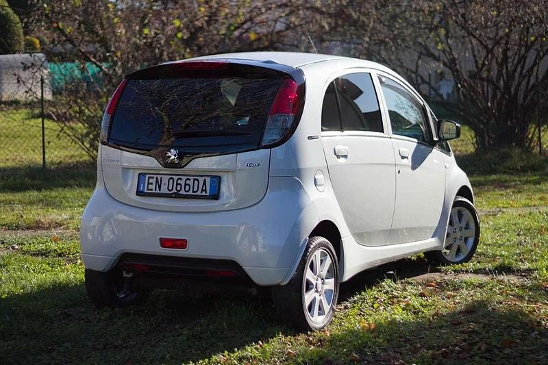 Usata Peugeot iON Active 35 kW (48 CV) 2012 Bianco Utilitaria