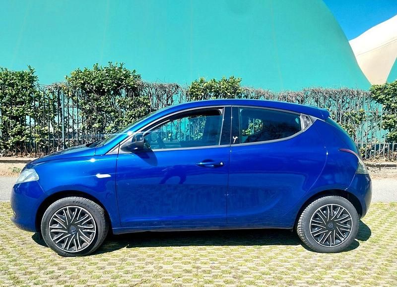 Usata Lancia Ypsilon Silver 69 CV (50 kW) 2014 Blu Utilitaria