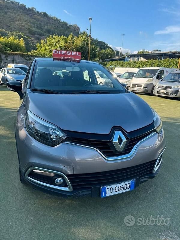 Usata Renault Captur Life 90 CV (66 kW) 2016 Grigio SUV
