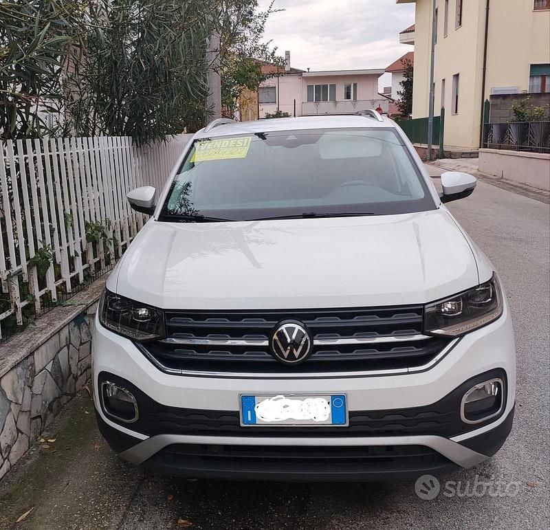 Bianco Usata 2023 VW T-Cross SUV | 21.000 € (Buon prezzo) - Immagine 1/4
