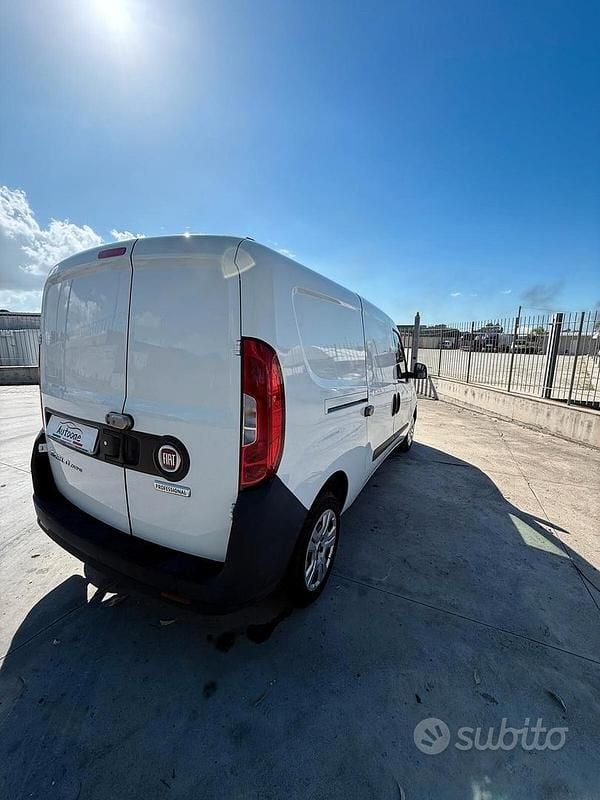 Usata Fiat Doblò Easy 120 CV (88 kW) 2019 Bianco Monovolume