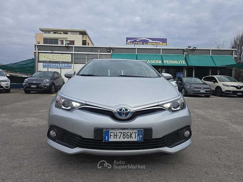 Usata Toyota Auris 136 CV (100 kW) 2017 Argento Berlina
