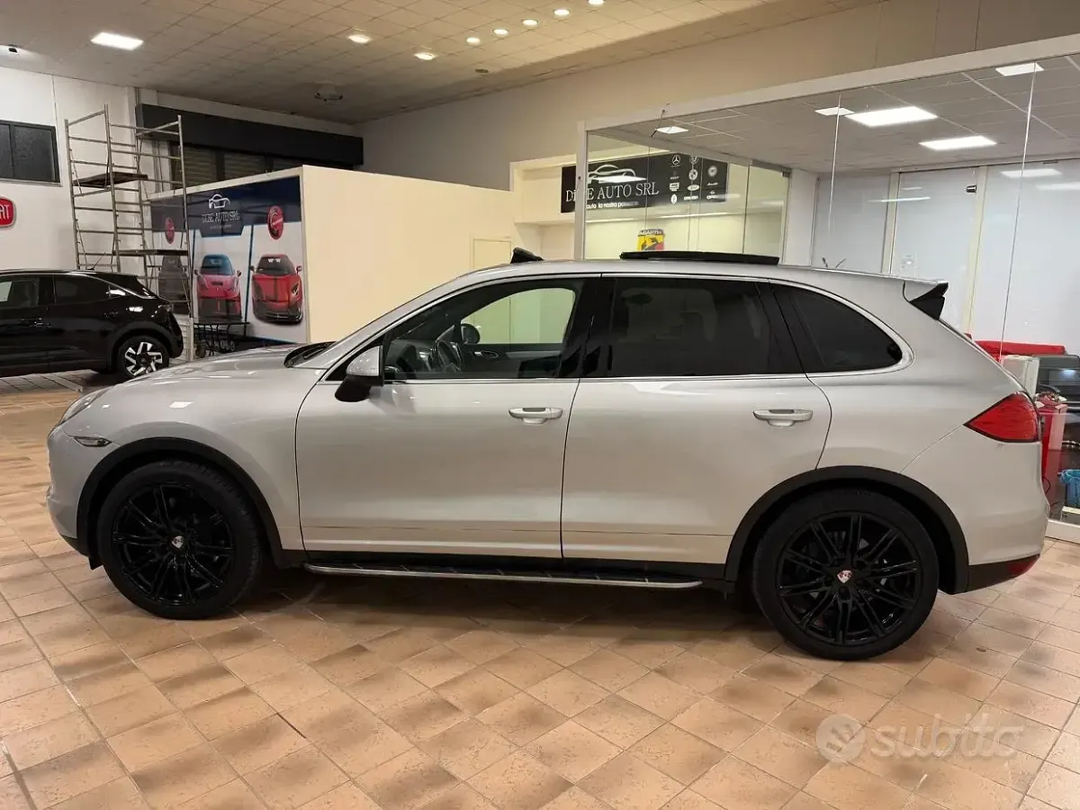 Usata Porsche Cayenne 245 CV (180 kW) 2012 Grigio SUV