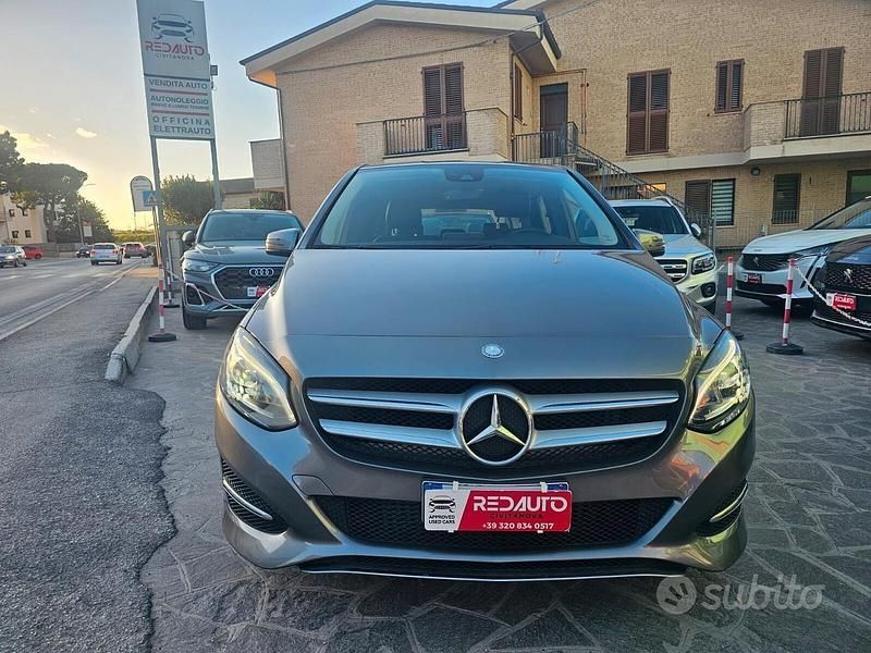 Usata Mercedes B180 Premium 108 CV (79 kW) 2016 Grigio Monovolume