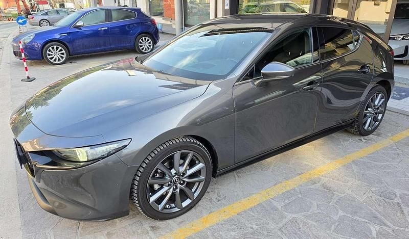 Usata Mazda 3 Exclusive 186 CV (136 kW) 2021 Grigio met. Berlina