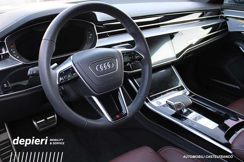 Usata Audi A8 Ambiente 286 CV (210 kW) 2023 Grigio manhattan metallizzato Berlina