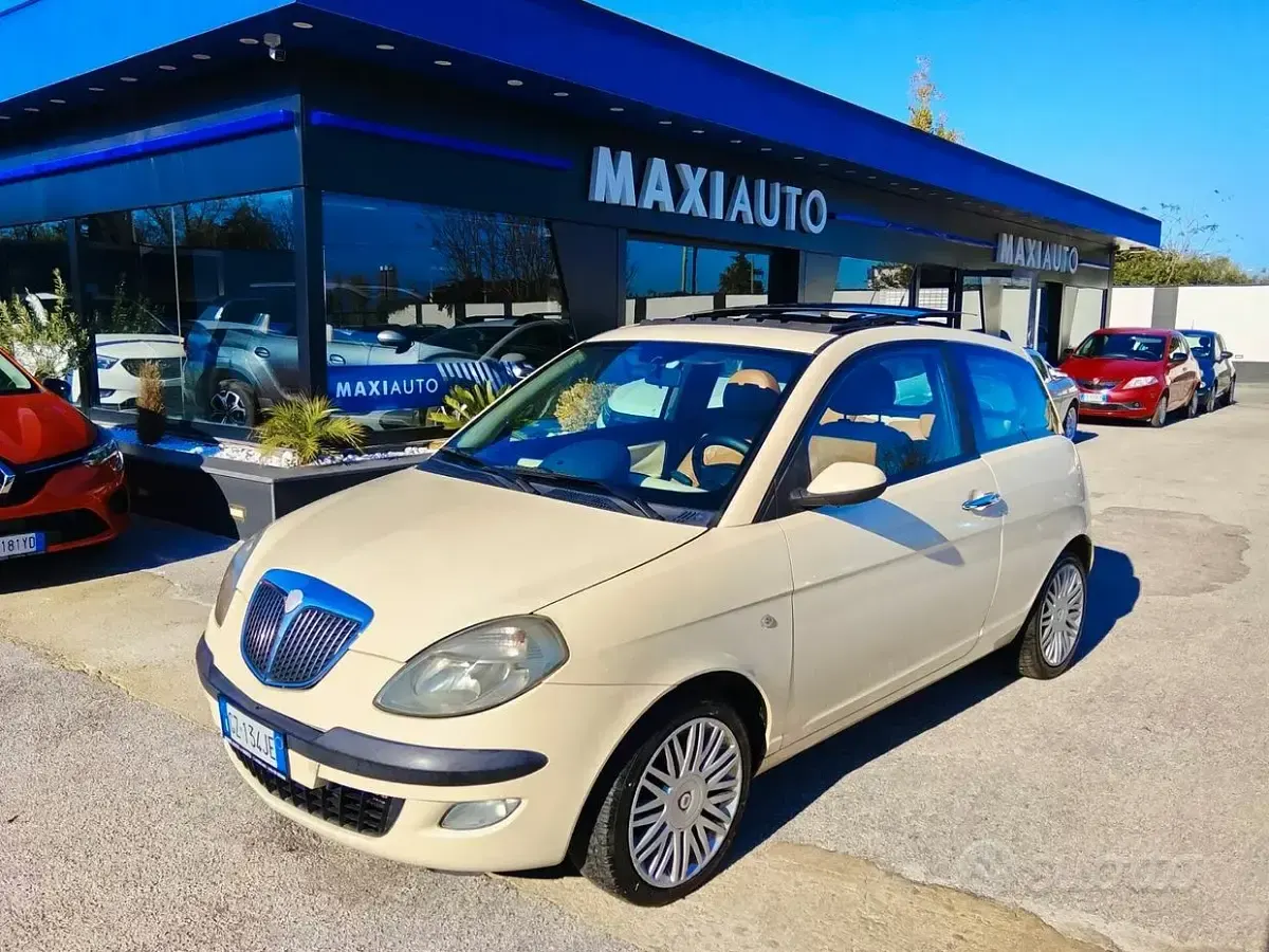 Usata Lancia Ypsilon 69 CV (50 kW) 2004 Beige Utilitaria
