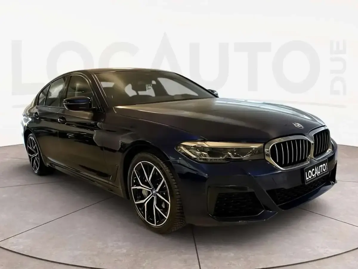 Usata BMW 545e M Sport 394 CV (289 kW) 2022 Blu Berlina