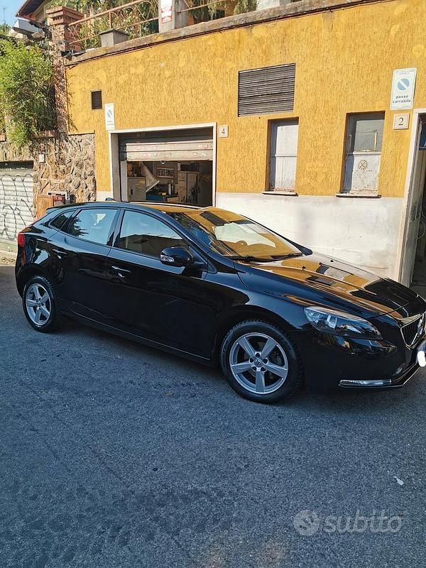 Nero Usata 2017 Volvo V40 Station wagon | 7400 € (Super prezzo) - Immagine 1/4