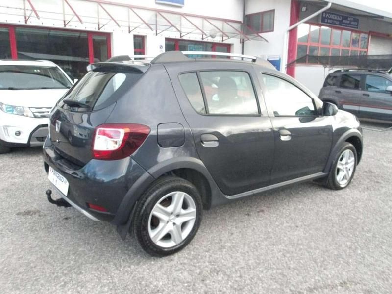 Usata Dacia Sandero Stepway 90 CV (66 kW) 2016 Grigio scuro Berlina