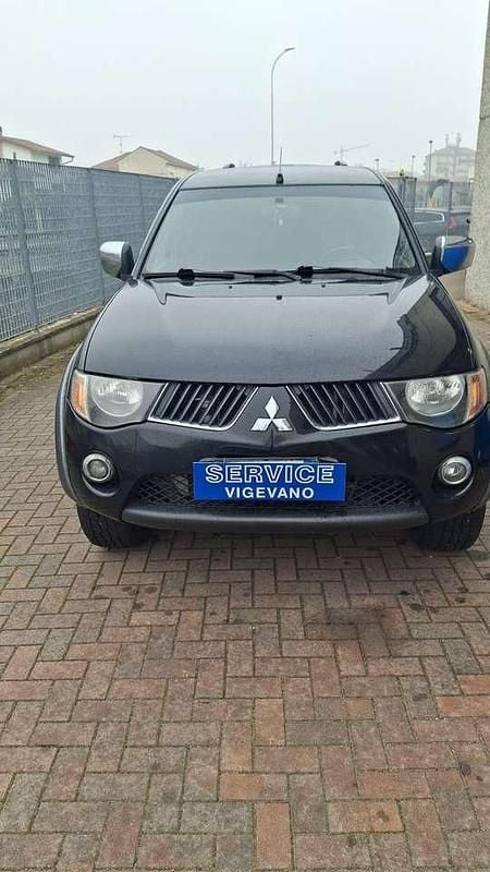 Usata Mitsubishi L200 Invite 136 CV (100 kW) 2007 Nero met Pick-up