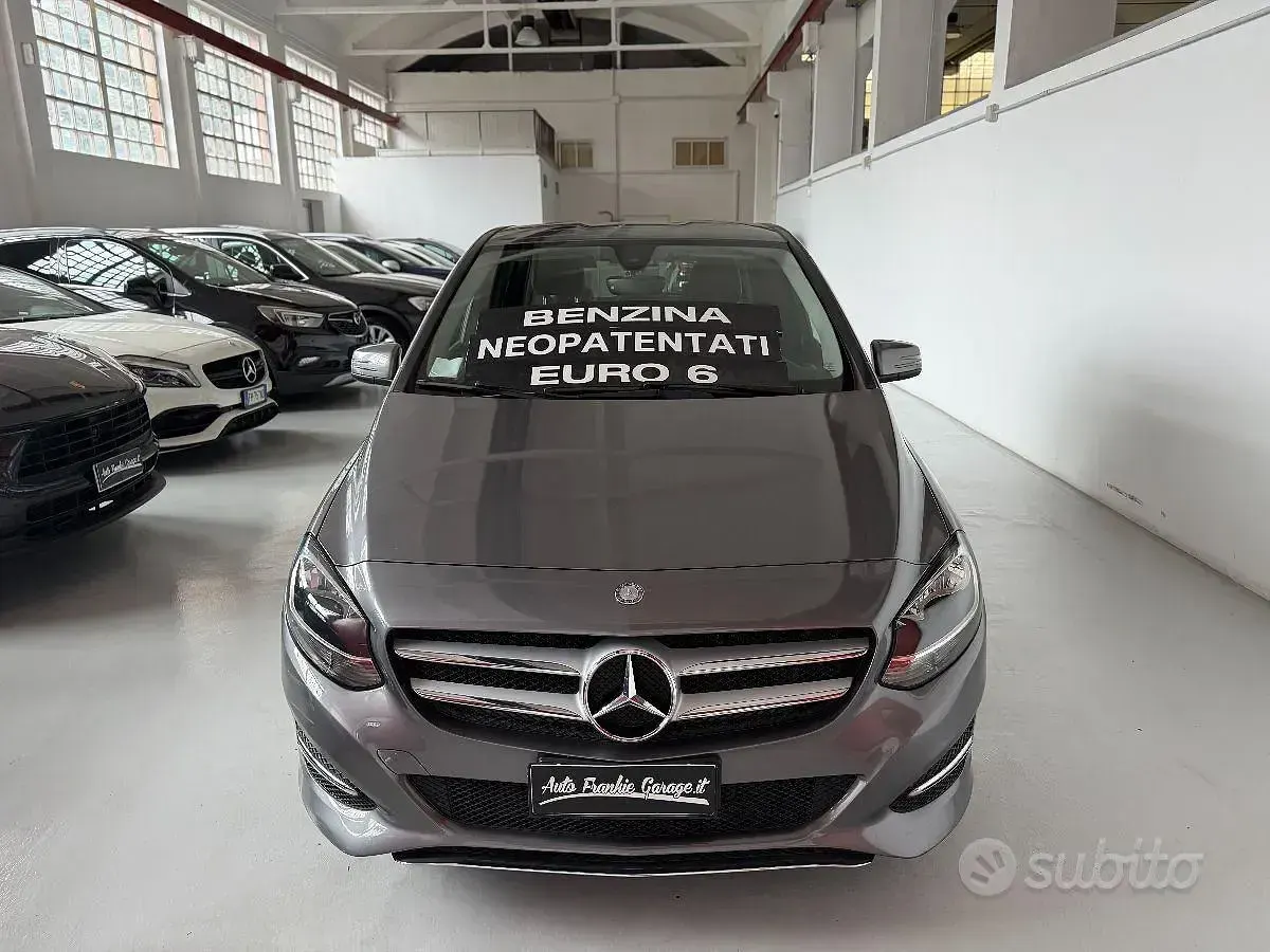 Usata Mercedes B180 122 CV (89 kW) 2015 Grigio Utilitaria