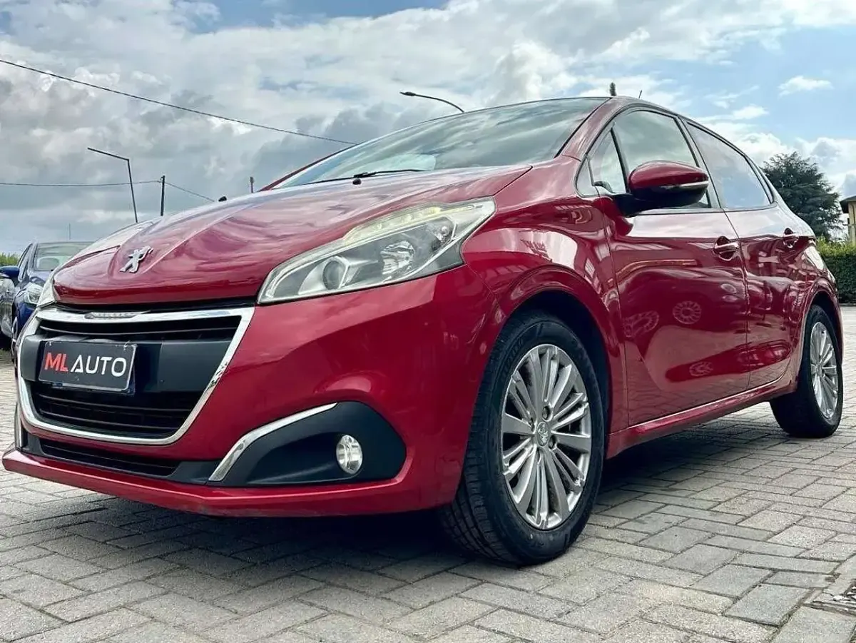 Usata Peugeot 208 Allure 82 CV (60 kW) 2017 Rosso Utilitaria