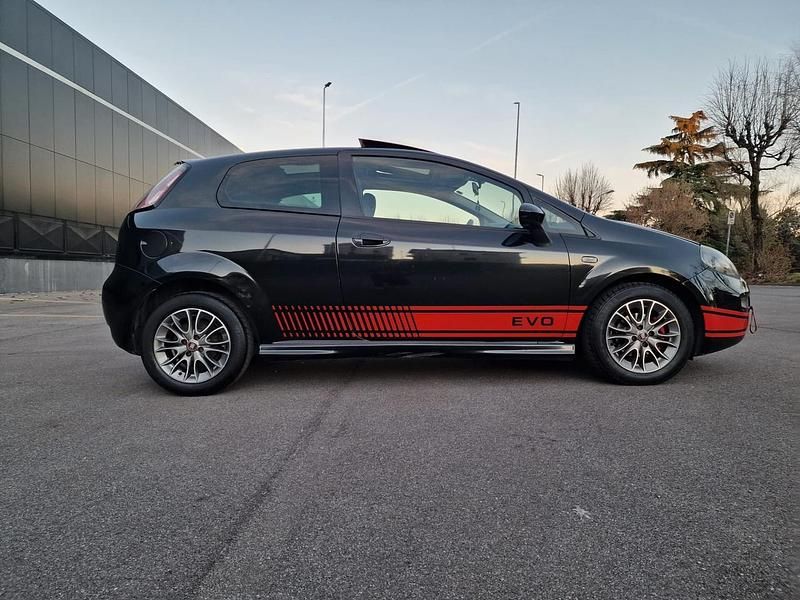 Usata Fiat Punto Pop 75 CV (55 kW) 2012 Nero Utilitaria