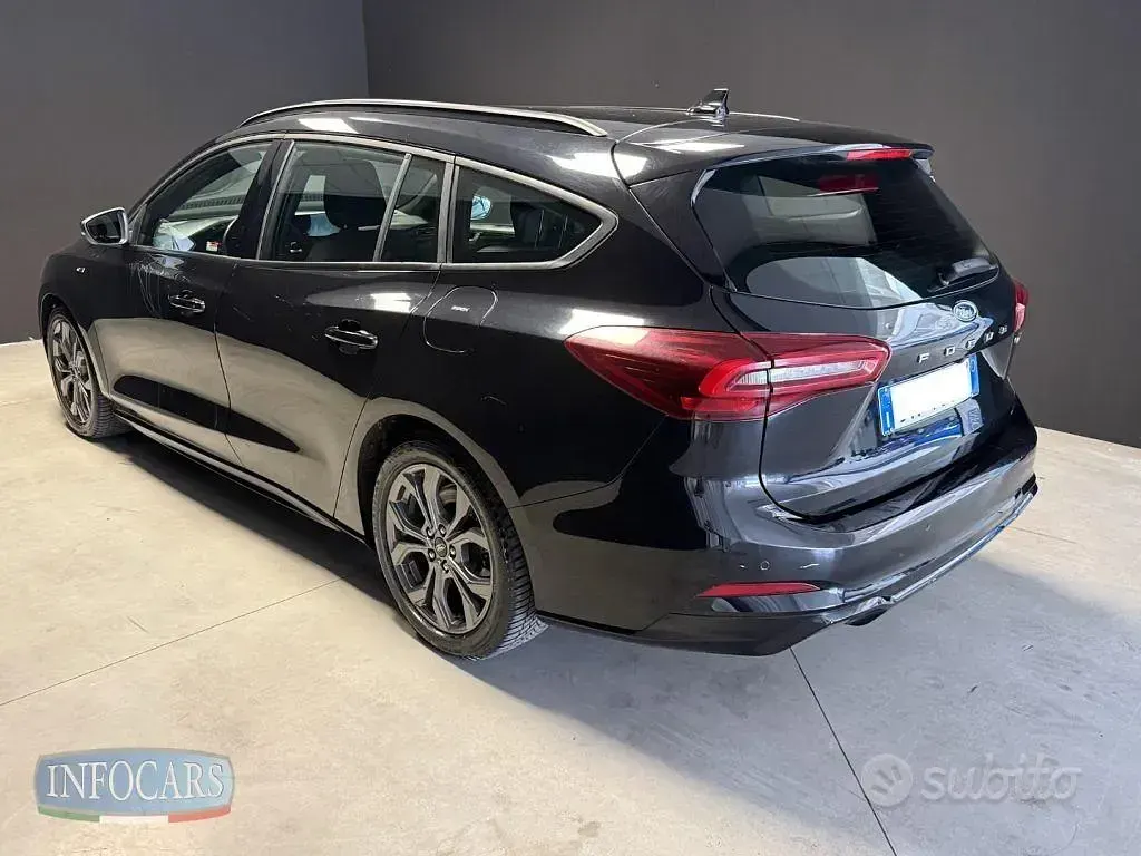Usata Ford Focus ST-Line 155 CV (114 kW) 2023 Nero metallizzato Station wagon