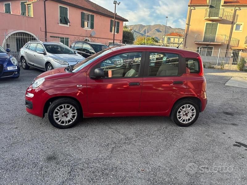 Rosso Usata 2015 Fiat Panda Lounge Tre volumi | 7200 € (Buon prezzo) - Immagine 1/4