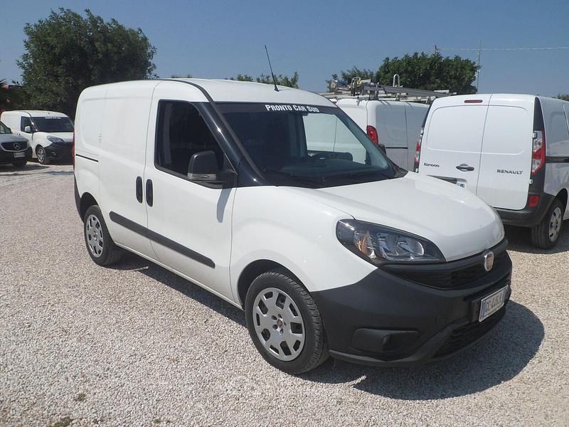 Usata Fiat Doblò 105 CV (77 kW) 2021 Bianco Monovolume