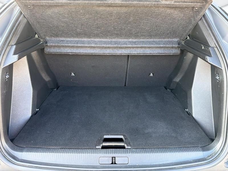 Usata Peugeot 2008 Allure 102 CV (75 kW) 2024 Grigio SUV