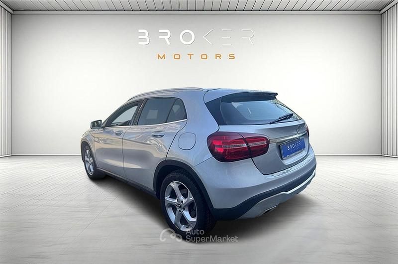 Usata Mercedes GLA180 Business 110 CV (80 kW) 2017 Argento SUV