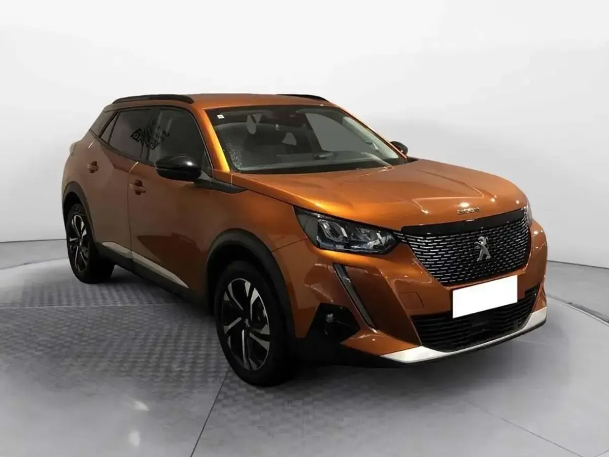 Usata Peugeot 2008 Allure 102 CV (75 kW) 2020 Arancio SUV