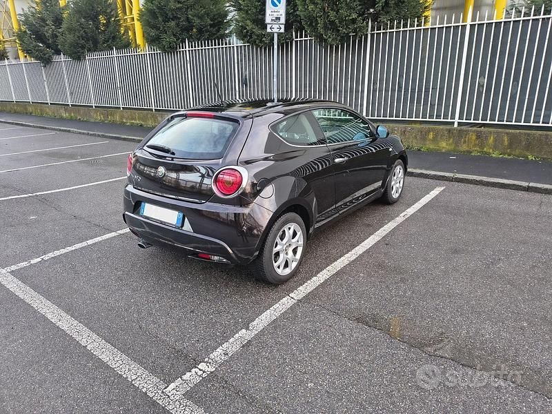 Second-hand Alfa Romeo MiTo Distinctive 135 CP (99 kW) 2010 Negru Hatchback