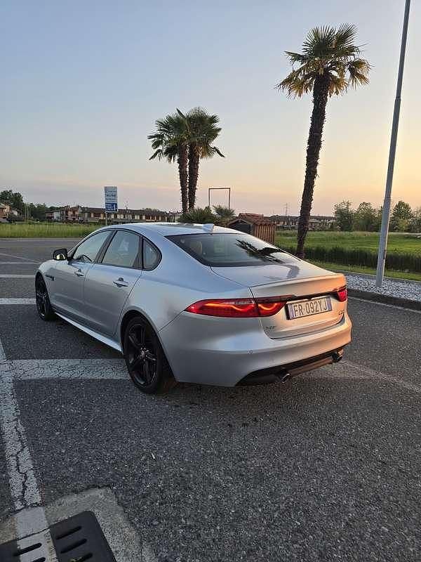 Usata Jaguar XF Portfolio 241 CV (177 kW) 2018 Grigio Berlina