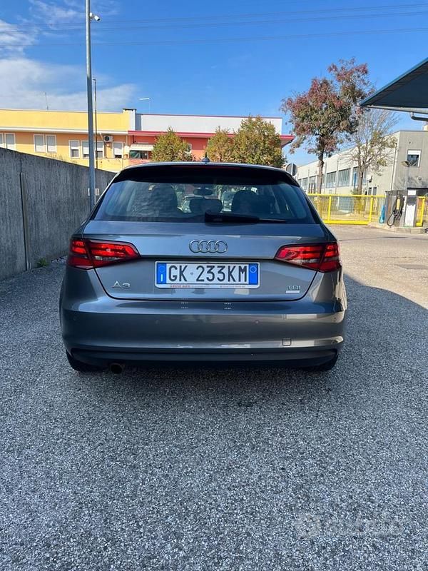 Usata Audi A3 Attraction 110 CV (80 kW) 2015 Grigio Berlina