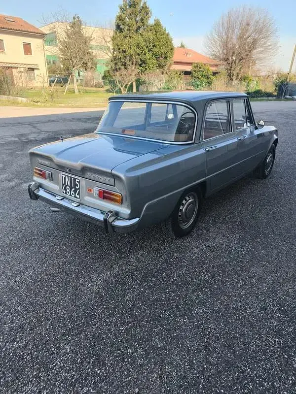Usata Alfa Romeo Giulia Super 94 CV (69 kW) 1972 Grigio Berlina
