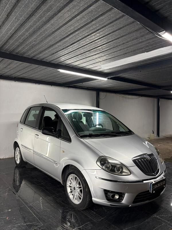 Usata Lancia Musa Gold 95 CV (69 kW) 2012 Grigio Monovolume