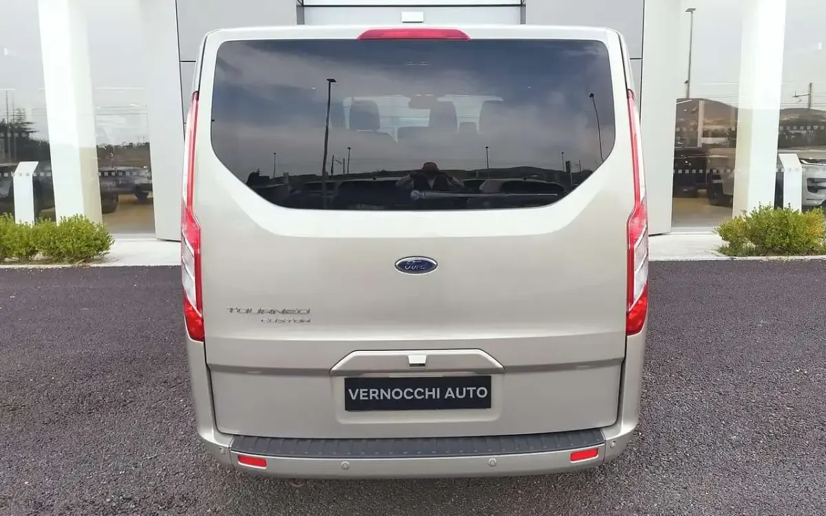 Usata Ford Tourneo Titanium 131 CV (96 kW) 2017 Grigio Monovolume