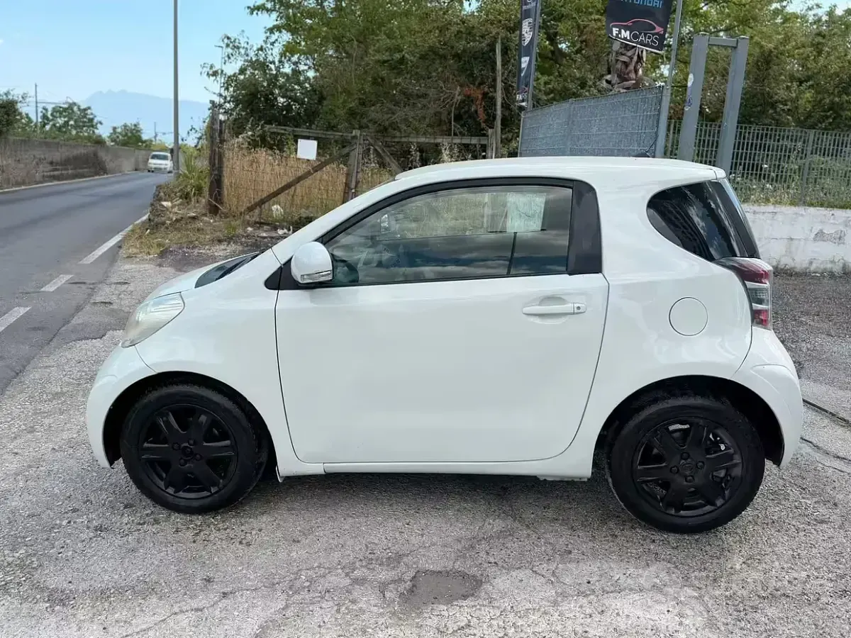 Usata Toyota iQ 68 CV (50 kW) 2009 Bianco Utilitaria