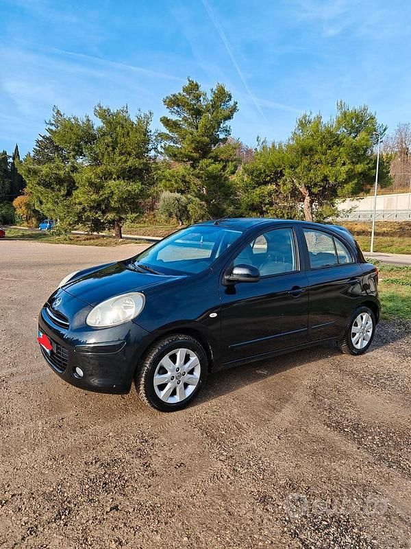 Usata Nissan Micra Acenta 98 CV (72 kW) 2012 Nero Utilitaria