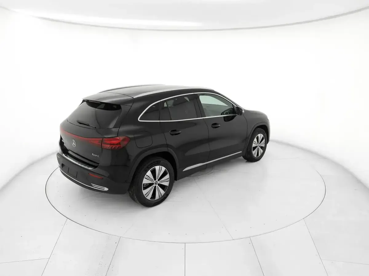 Nuova Mercedes EQA300 Advanced 167 kW (228 CV) 2026 Nero notte SUV