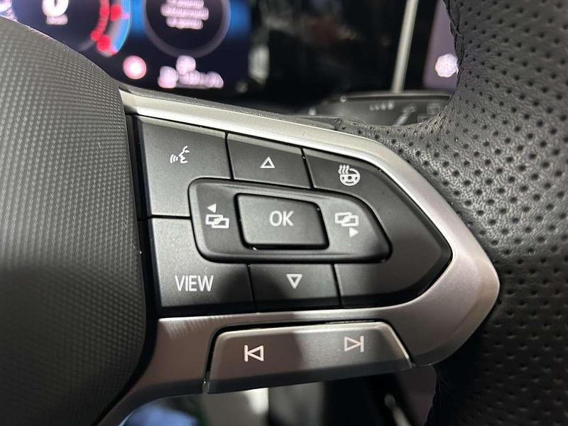 Occasion VW Golf VIII R-line 150 ch (110 kW) 2025 Blanc Berline