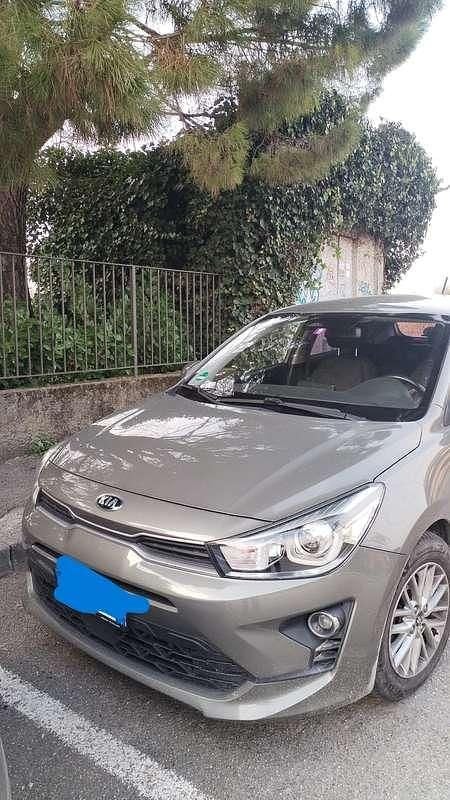 Usata Kia Rio Style 101 CV (74 kW) 2020 Verde Berlina