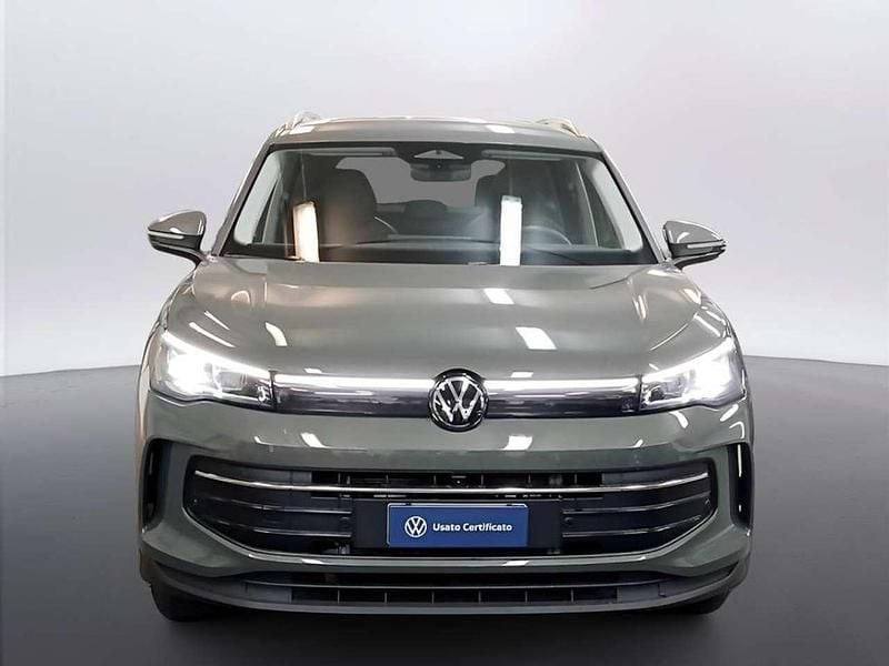 Usata VW Tiguan Life 204 CV (150 kW) 2025 Velvet green metallizzato SUV