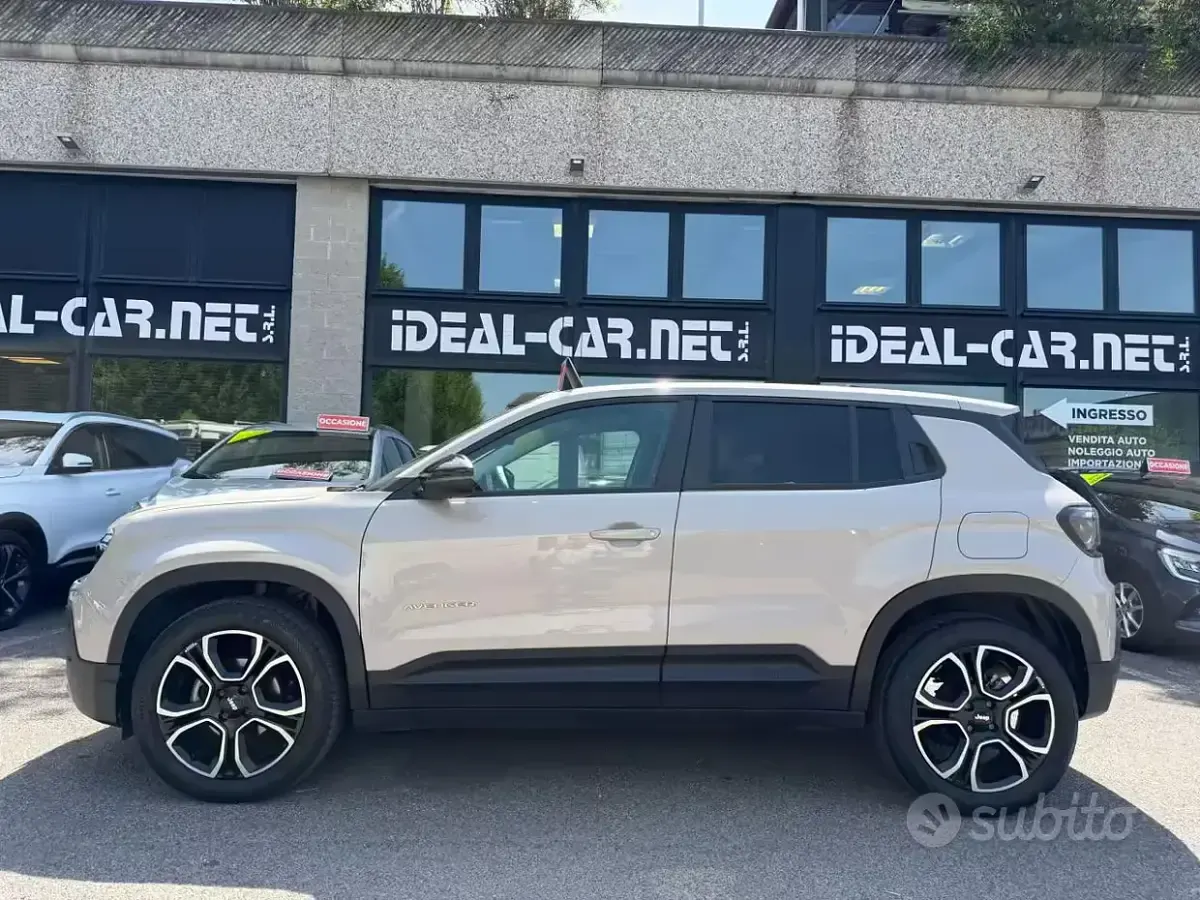 Usata Jeep Avenger Summit 101 CV (74 kW) 2025 Beige SUV