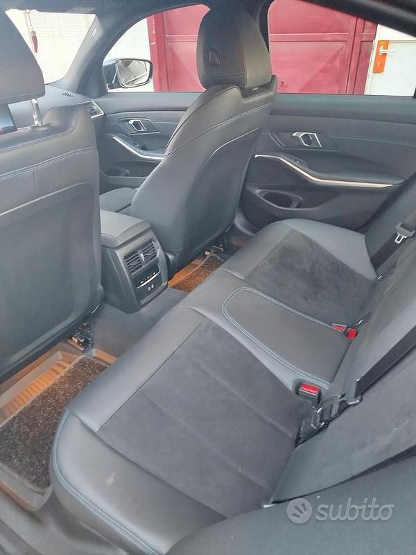 Usata BMW 318 156 CV (114 kW) 2024 Nero Berlina