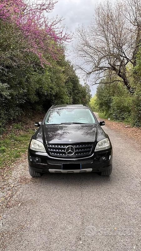 Begagnad Mercedes ML350 Chrome 272 HK (200 kW) 2005 Svart SUV