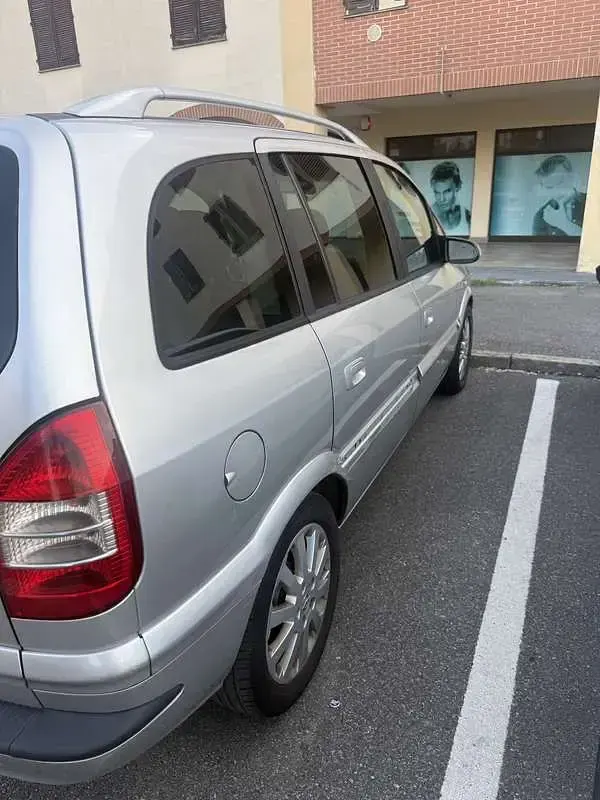 Usata Opel Zafira Elegance 101 CV (74 kW) 2004 Monovolume
