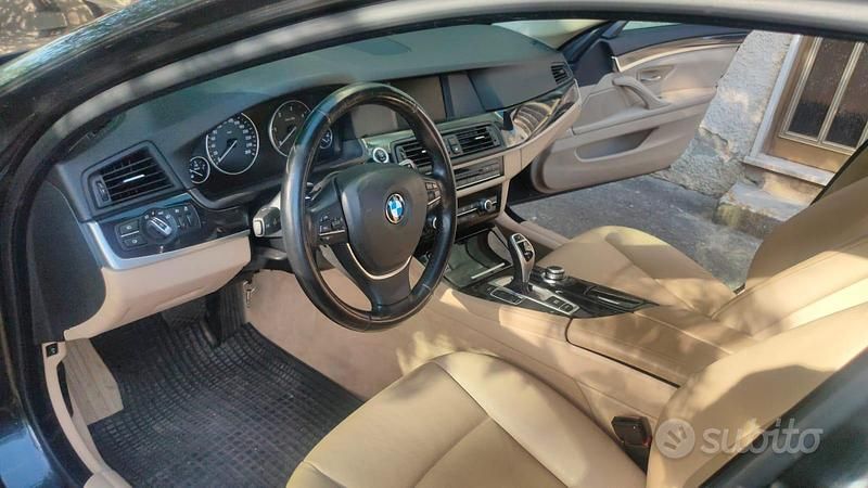 Usata BMW 520 184 CV (135 kW) 2010 Nero Station wagon