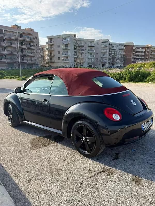 Usata VW New Beetle 105 CV (77 kW) 2009 Nero Utilitaria