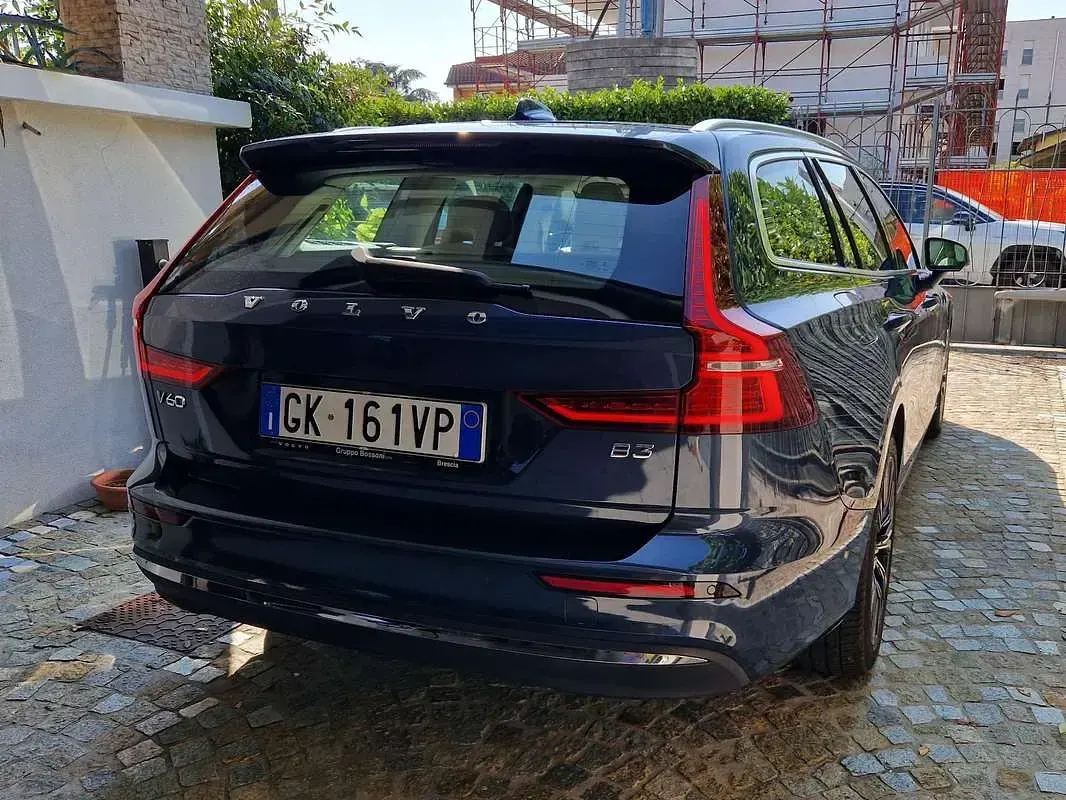 Usata Volvo V60 Plus 163 CV (119 kW) 2022 Blu/azzurro Station wagon