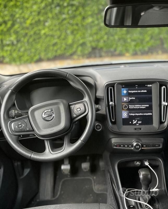 Usata Volvo XC40 Momentum 129 CV (94 kW) 2021 Grigio SUV