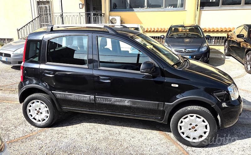 Gebraucht Fiat Panda 4x4 70 PS (51 kW) 2012 Schwarz Kleinwagen