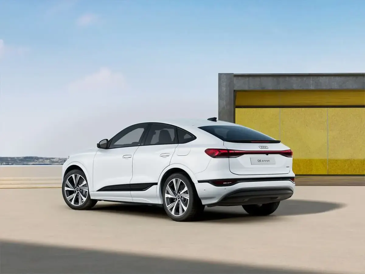 Nuova Audi Q6 Sportback e-tron Advanced 350 kW (476 CV) 2026 Bianco ghiacciaio metallizzato SUV