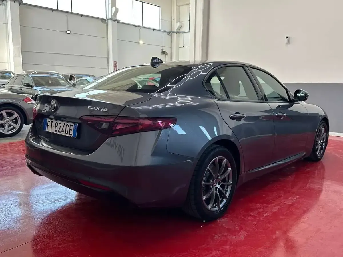 Usata Alfa Romeo Giulia Super 160 CV (117 kW) 2018 Grigio Berlina
