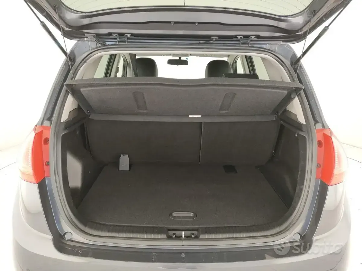Begagnad Kia Venga Active 90 HK (66 kW) 2018 Svart Halvkombi