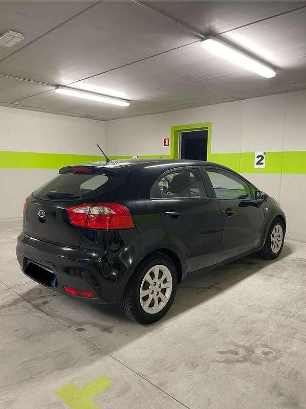 Usata Kia Rio EX 86 CV (63 kW) 2012 Nero Berlina